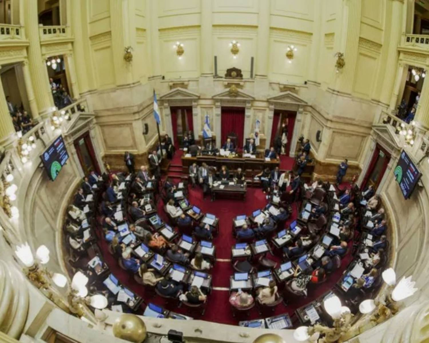 El Senado debate la reforma laboral y el régimen penal juvenil y Karina Milei se prepara para una foto triunfal