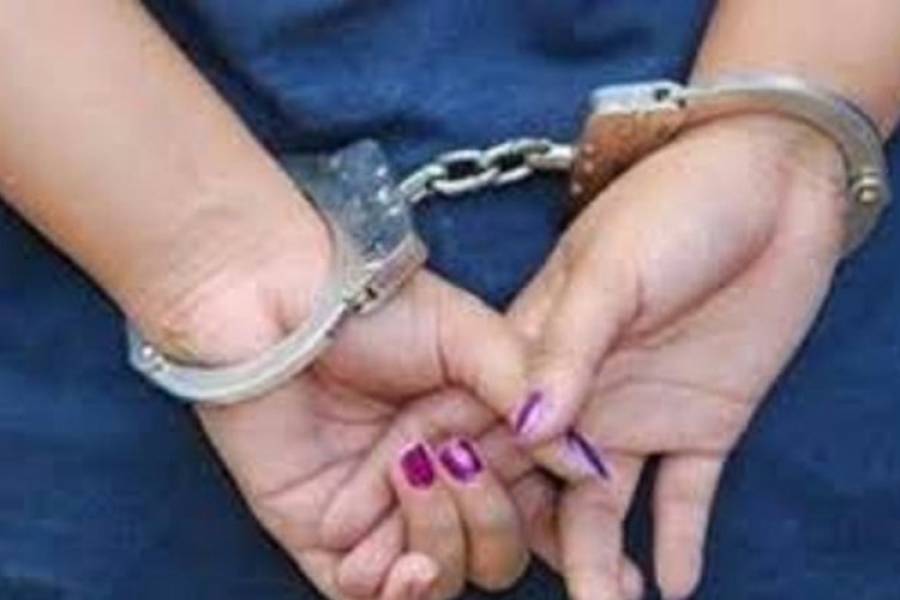 Personal policial detuvo a una mujer acusada de agredir a una adolescente