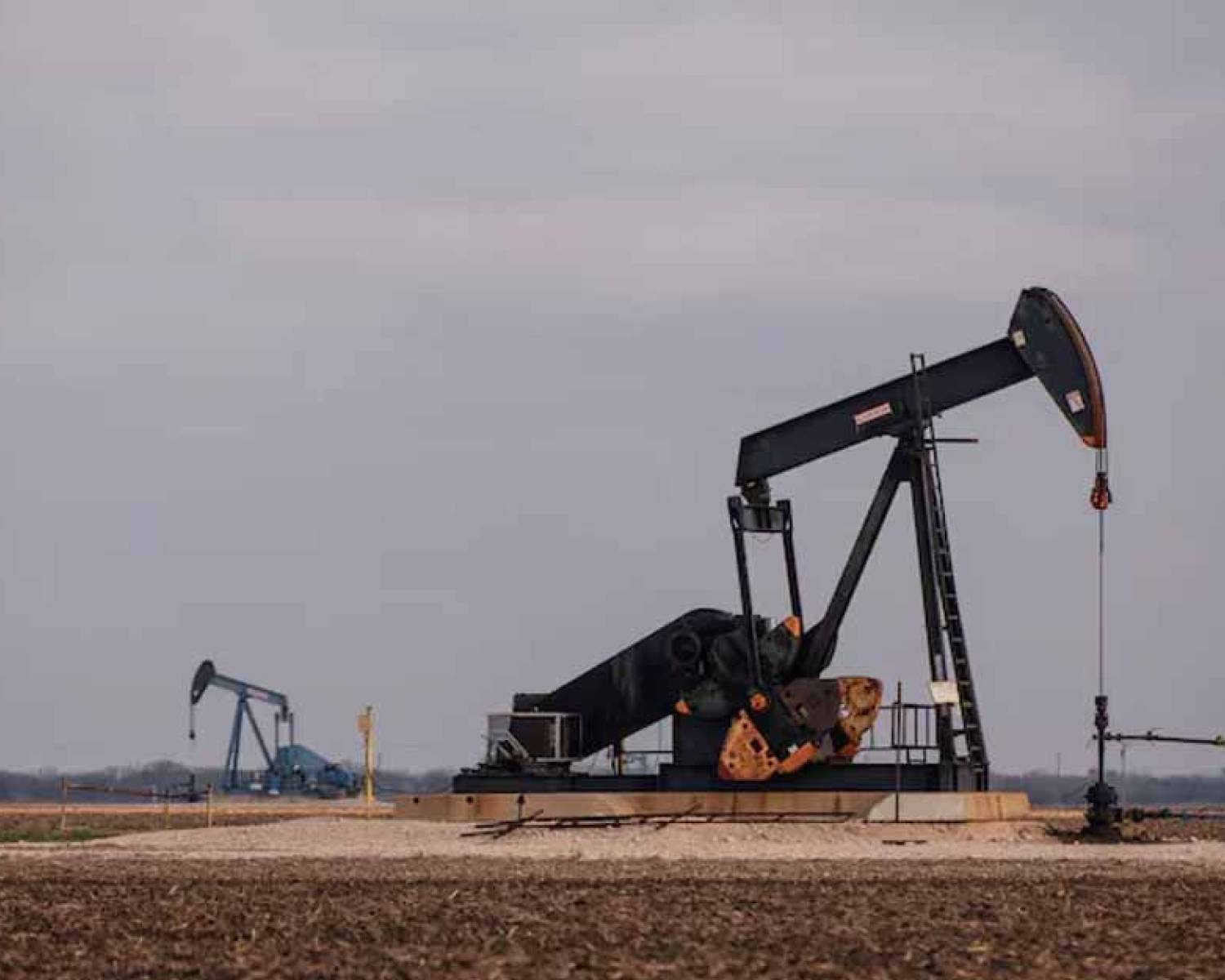 Mercados en alerta: el petróleo y el gas se disparan tras ataques a infraestructuras energéticas