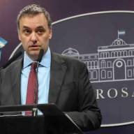 Advierten que “si Adorni se fue de la conferencia de prensa debe irse también del Gobierno”