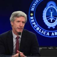 Sin descanso: ahora la motosierra llegó al Banco Central, que cerró delegaciones regionales