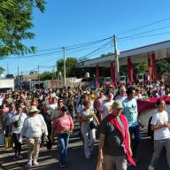 Cientos de fieles peregrinan junto a Jesús Crucificado y al Beato Esquiú 