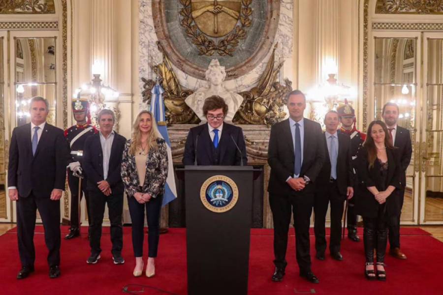 Después del brindis con champagne por YPF, Milei vuelve a enfrentar las investigaciones por Libra y Adorni