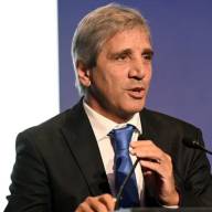 La recaudación tributaria recortó su caída a la mitad y Luis Caputo apuesta a un segundo semestre positivo