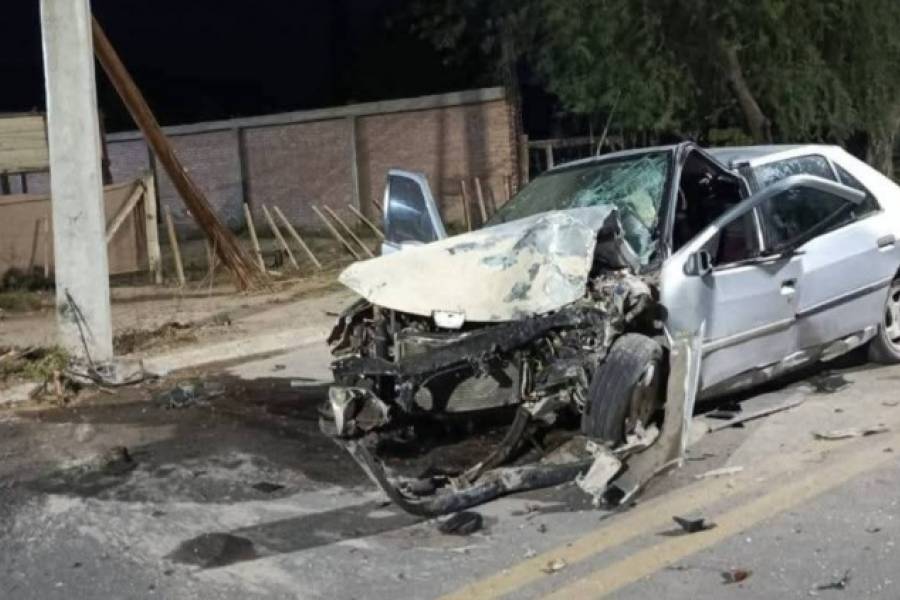 Santa María: Conductor gravemente herido tras chocar contra poste de energía 