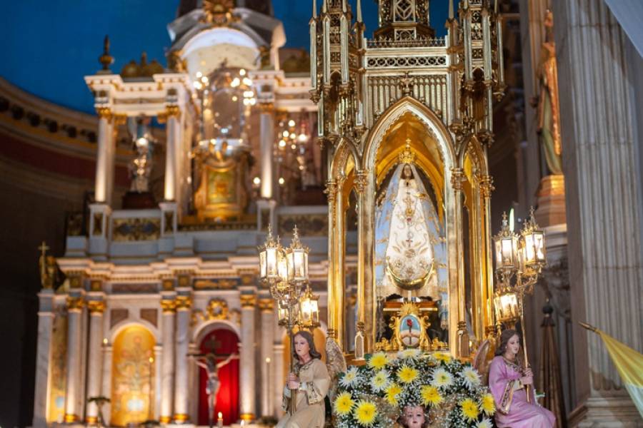 Con la Bajada de la Sagrada Imagen se inicia el Septenario en honor de la Virgen del Valle