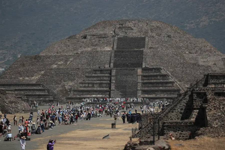 Un hombre abrió fuego en las pirámides de la Ciudad de México: mató a una mujer y se suicidó