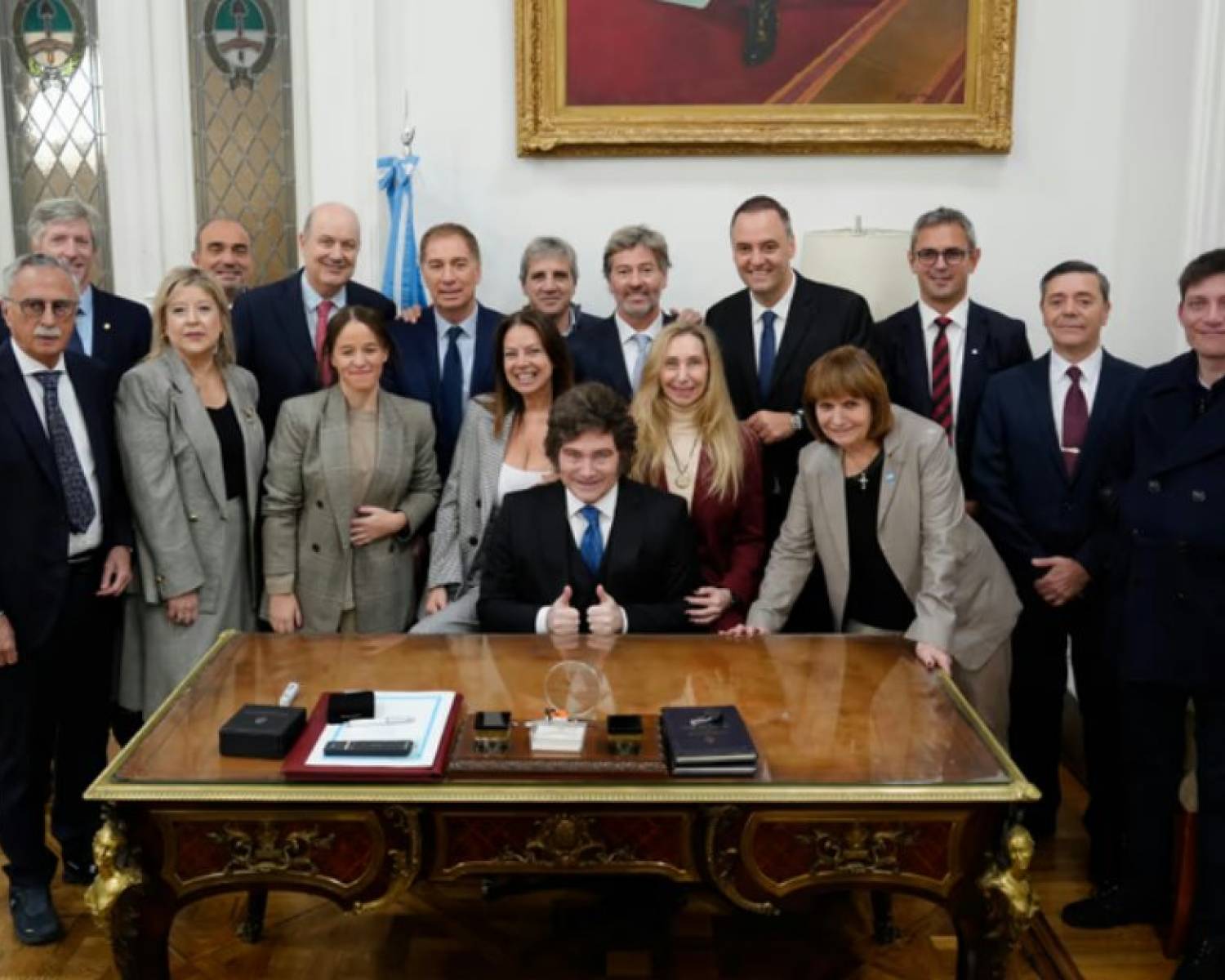Fuerte apoyo de Milei a Adorni: “No lo voy a ejecutar para ganar una elección”