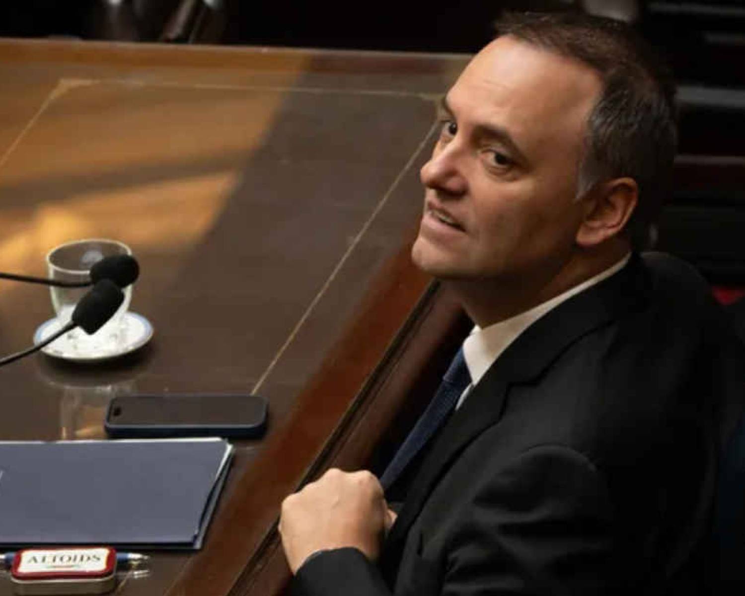 El Gobierno negocia con gobernadores y cree que no habrá quórum en la sesión para interpelar a Manuel Adorni