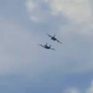 Impactante choque de dos aviones militares en un show aéreo en Estados Unidos