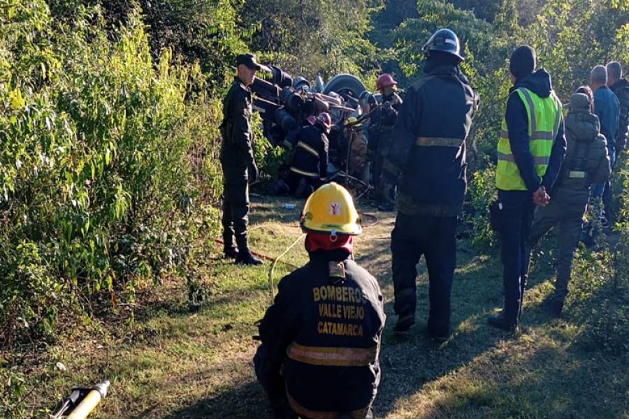 Muere el chofer de un camión tras volcar en El Totoral