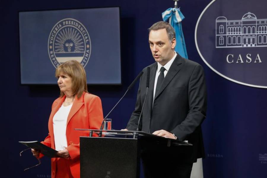 Manuel Adorni se reunió con Patricia Bullrich, tras otro ultimátum para que presente su declaración jurada