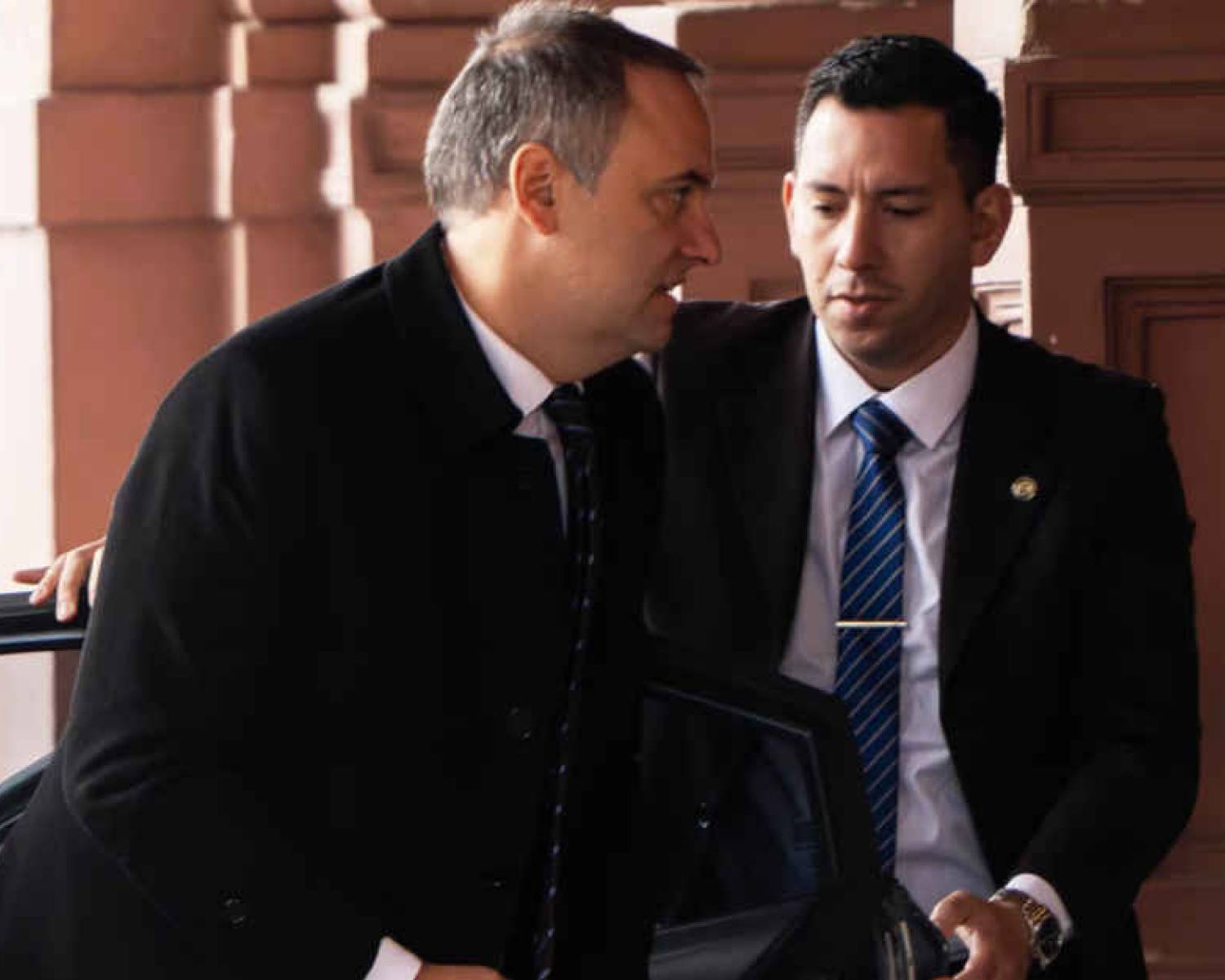 Adorni se prepara para presentar su declaración jurada, pero elude las presiones de Bullrich y Villarruel