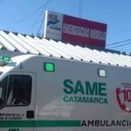 Se infartó, chocó contra un árbol y murió