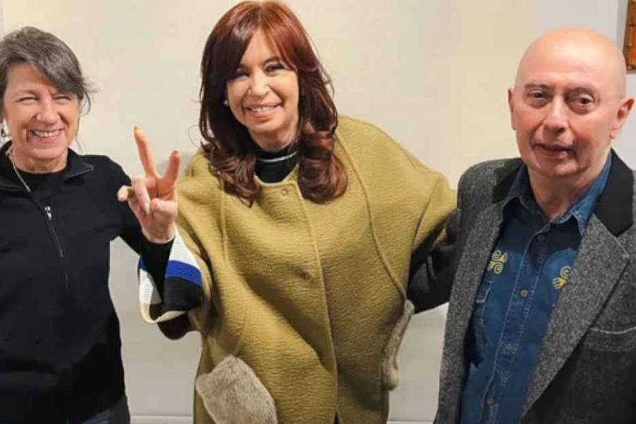Cristina Kirchner despidió al Indio Solari con una frase de una de sus canciones: “Vivir solo cuesta vida”