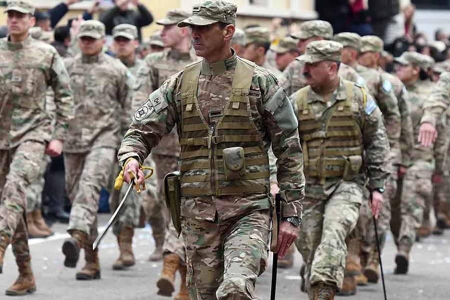 El Gobierno decretó un importante aumento de sueldo para los militares: quiénes lo recibirán