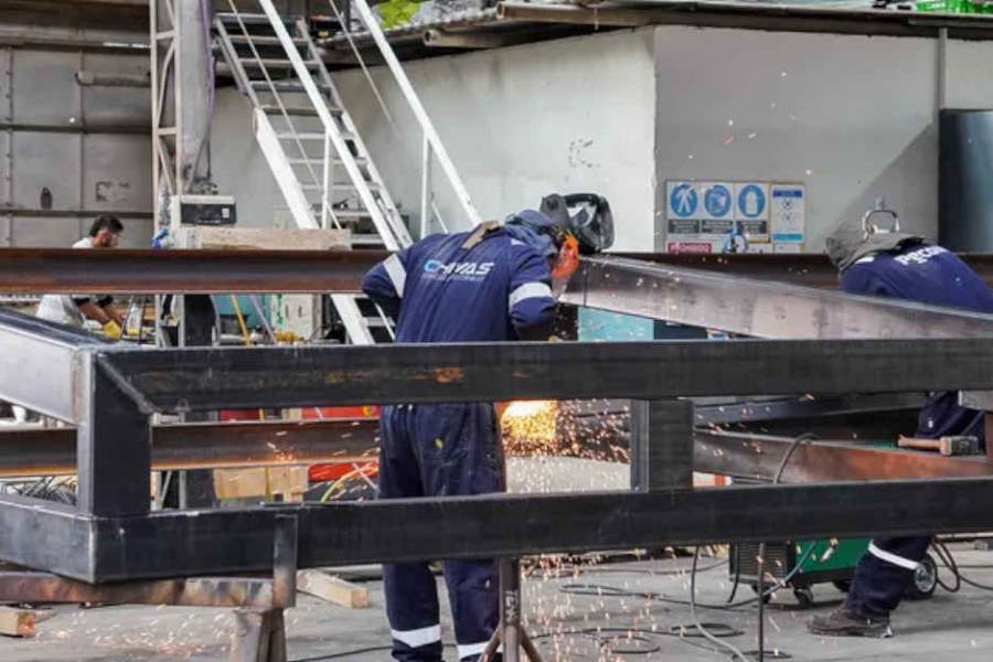 La actividad económica volvió a caer en abril, tras el repunte de marzo
