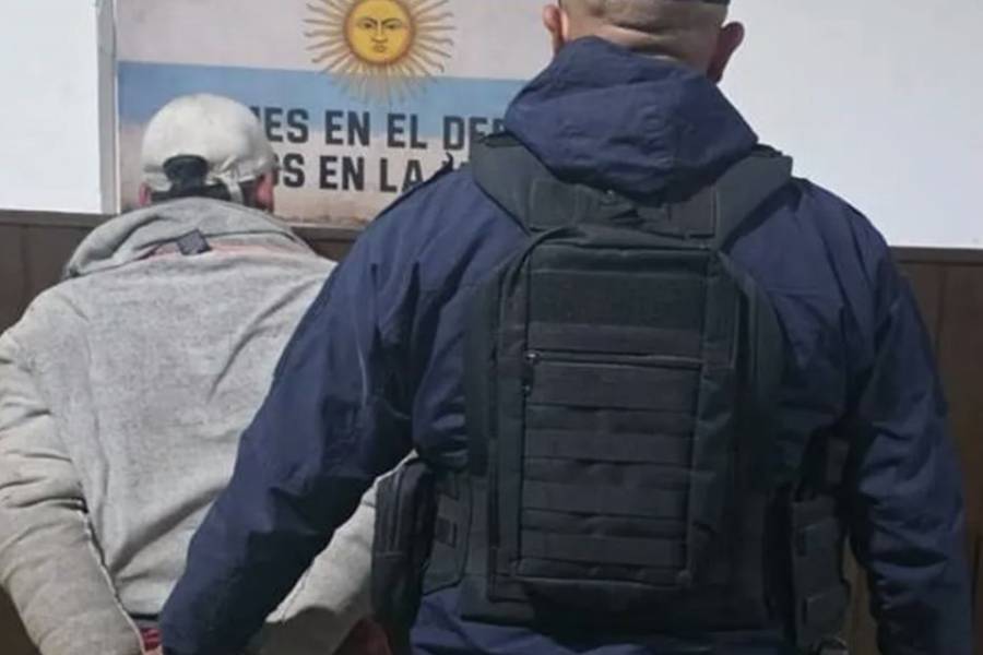 Tensión en la zona sur: intentó prenderse fuego y fue reducido por la Policía