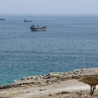 Irán lanzó misiles contra buques petroleros de Emiratos Árabes en el estrecho de Ormuz: un muerto