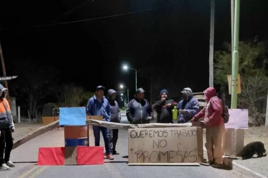 Santa María: Pobladores cortan Ruta 40 en reclamo de trabajo
