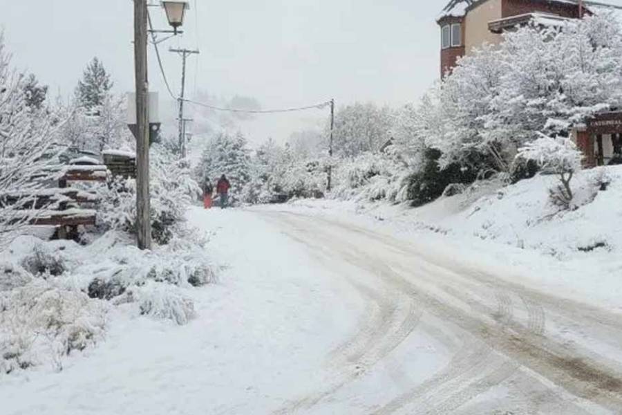 Temporal de nieve en Río Negro: suspendieron las clases y hay cortes preventivos