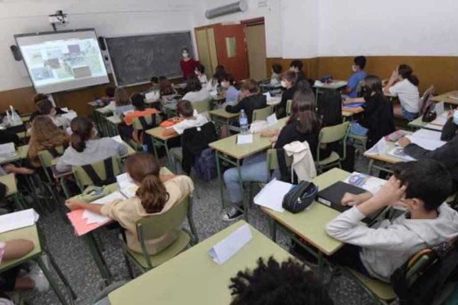 El 75% de los estudiantes argentinos termina la secundaria: ¿qué lugar ocupa el país en la región?