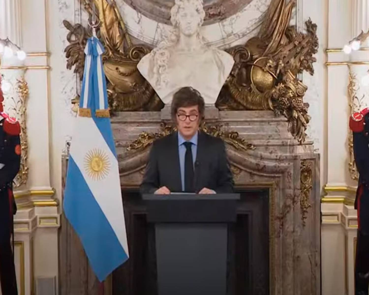 Un mensaje corto y contundente: así será la cadena nacional que ya grabó Milei
