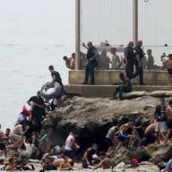 España en crisis: la llegada masiva de migrantes desde Marruecos tensa la política migratoria de Sánchez