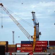 El Gobierno sancionará a los trabajadores por el paro portuario que frena el comercio exterior