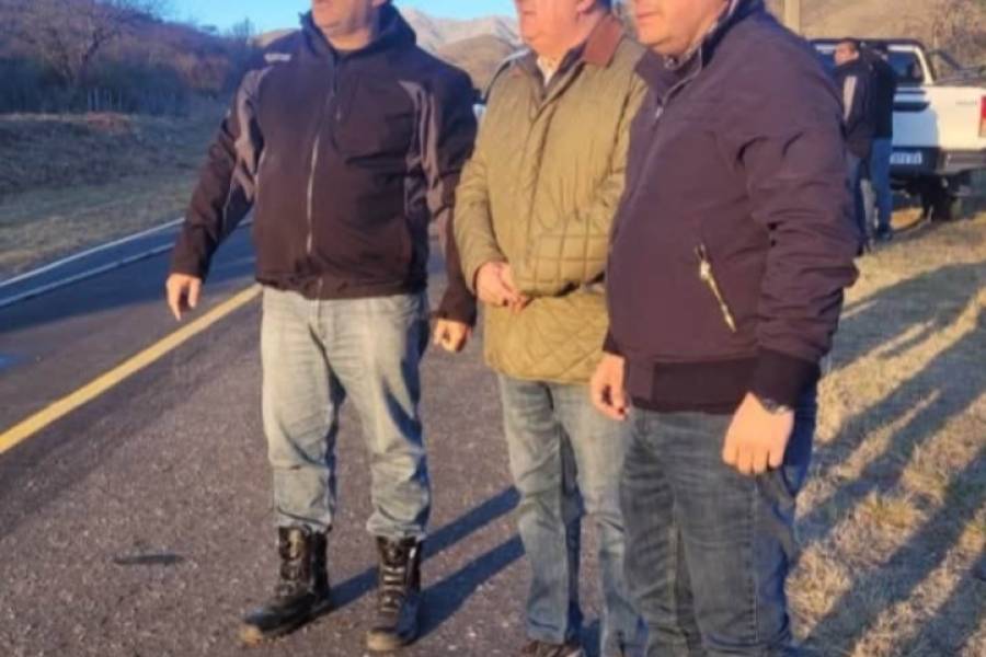 Incendio en El Rodeo: el fuego estaría contenido y Jalil recorrió la zona afectada