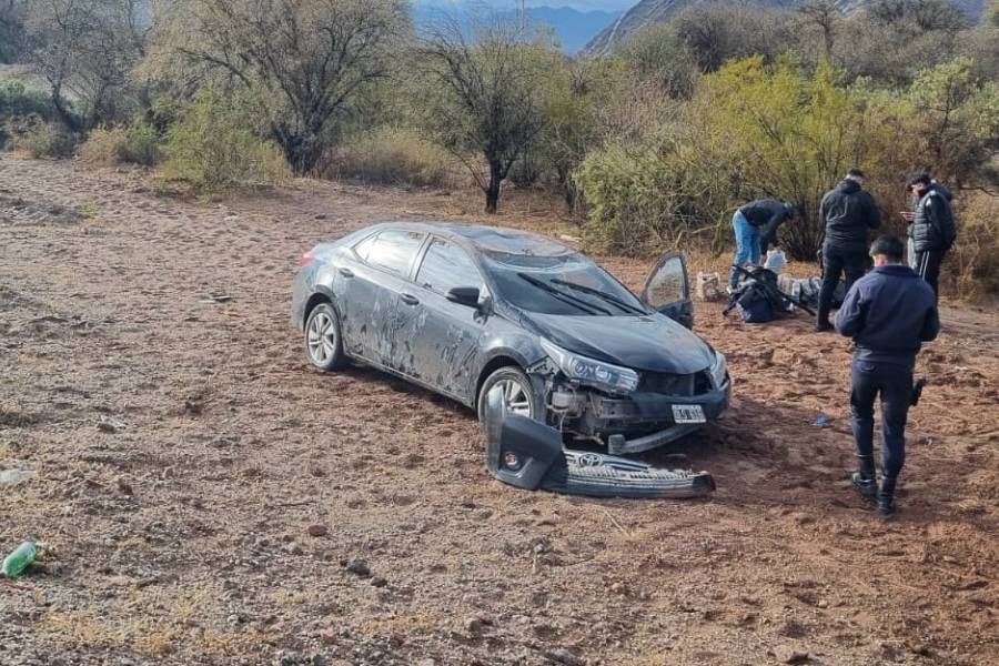 Tinogasta: Automóvil volcó en Ruta 60