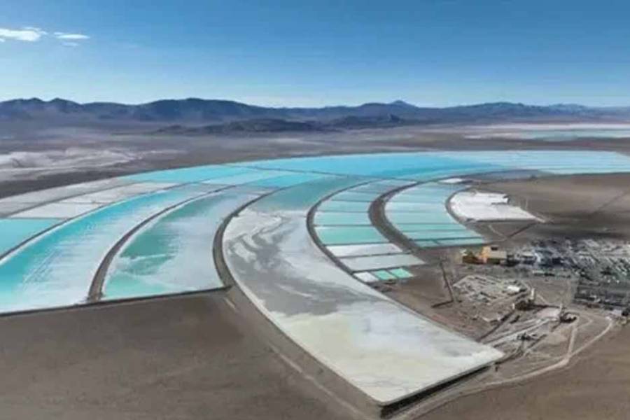 El litio crece entre las principales exportaciones del país mientras que la industria automotriz cae