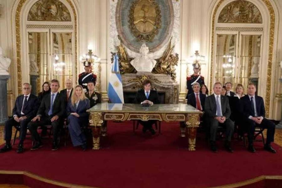 Tras una semana de derrotas, el Gobierno enviará dos proyectos clave al Congreso