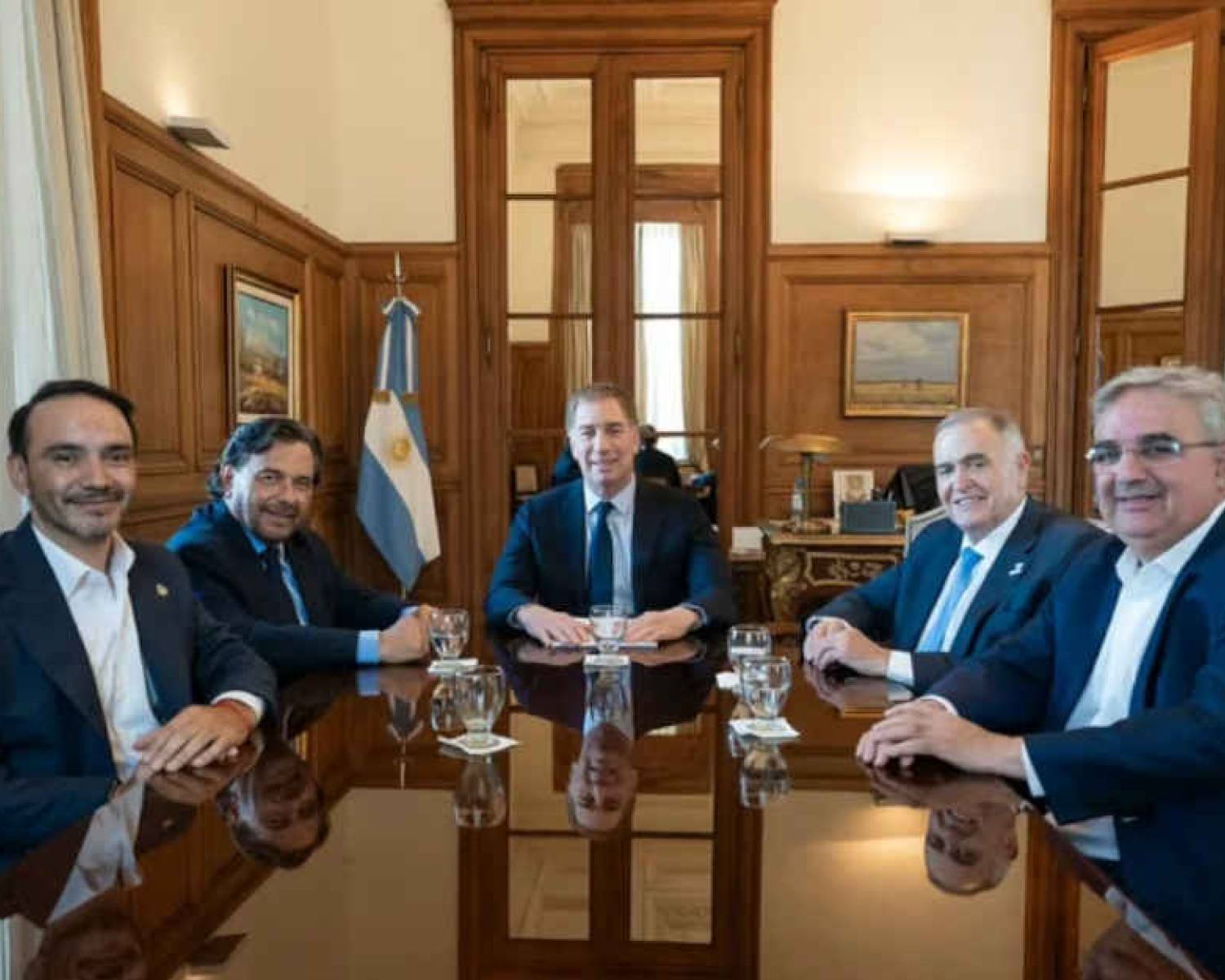 Raúl Jalil y otros tres gobernadores se reunieron con Diego Santilli 