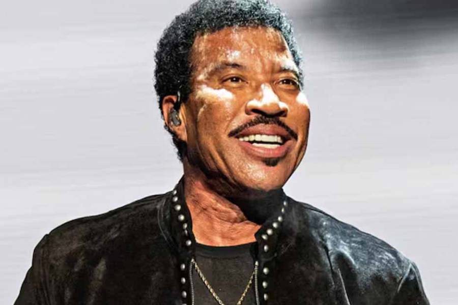 Lionel Richie regresa al hospital por un problema cardíaco