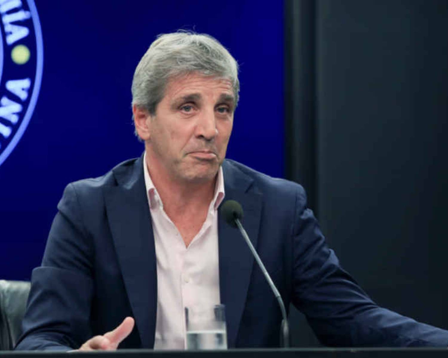 Caputo llamó “anticristo” a Kicillof y calificó de “miserables” a quienes piden devaluación