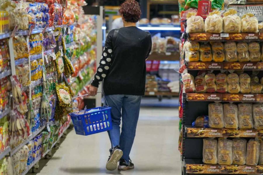 Inflación: anticipan que el IPC volvió a subir a cerca del 2% en septiembre, impulsado por alimentos