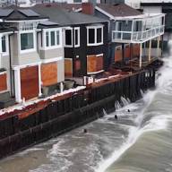 La tormenta Rachel golpeó California con olas gigantes, viviendas dañadas y evacuaciones