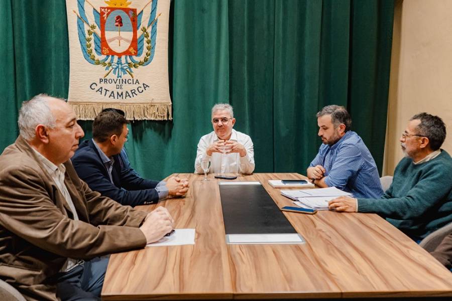 Jalil e intendentes coordinan la continuidad de obras viales en el Este y Fiambalá