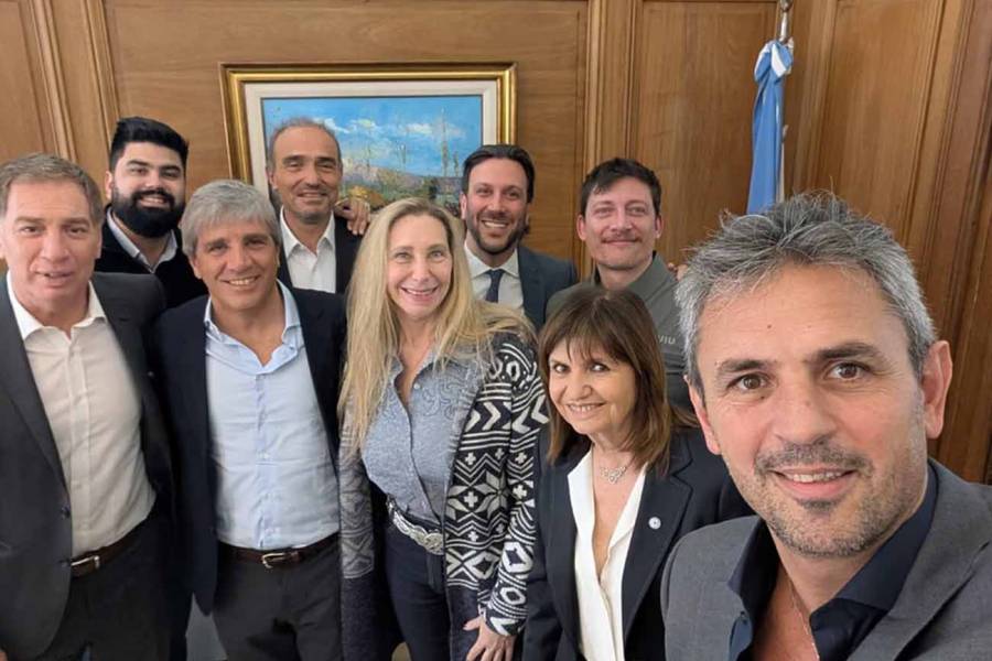 Karina Milei como mediadora de una mesa política que debate internamente y el rol de Javier Milei