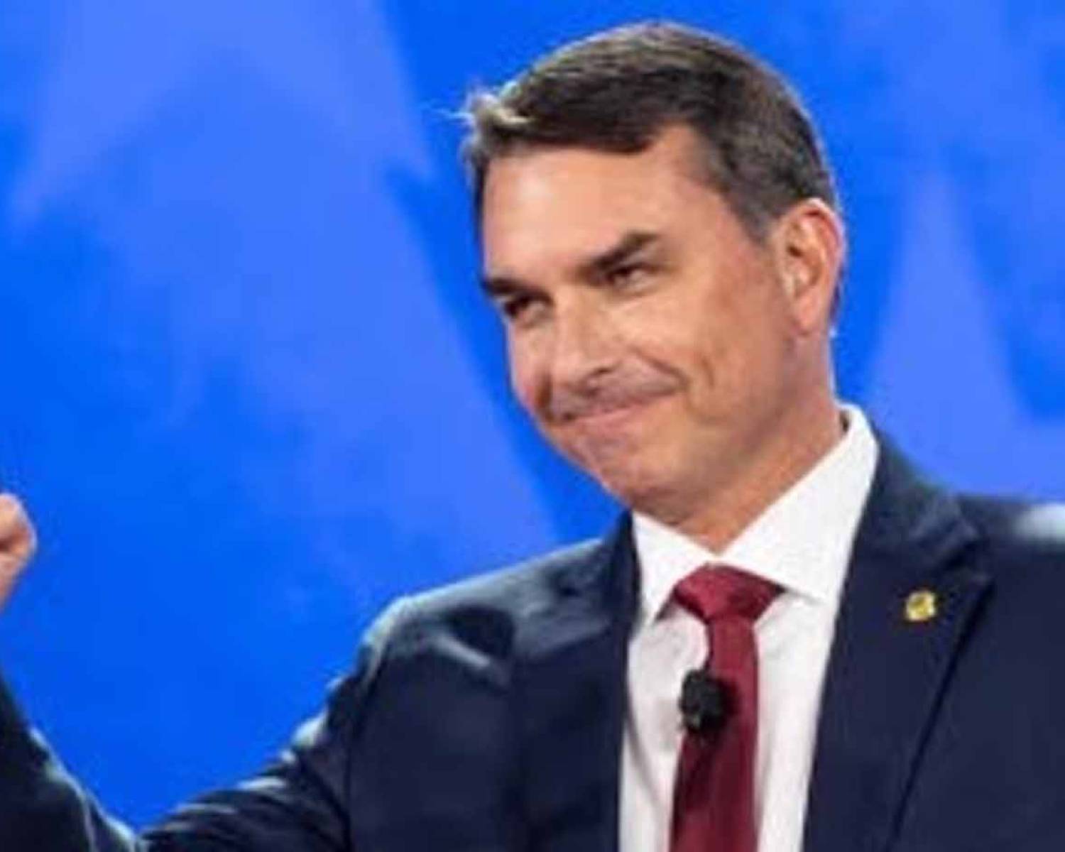Flávio Bolsonaro pasó por la Argentina en un vuelo privado rumbo a Estados Unidos