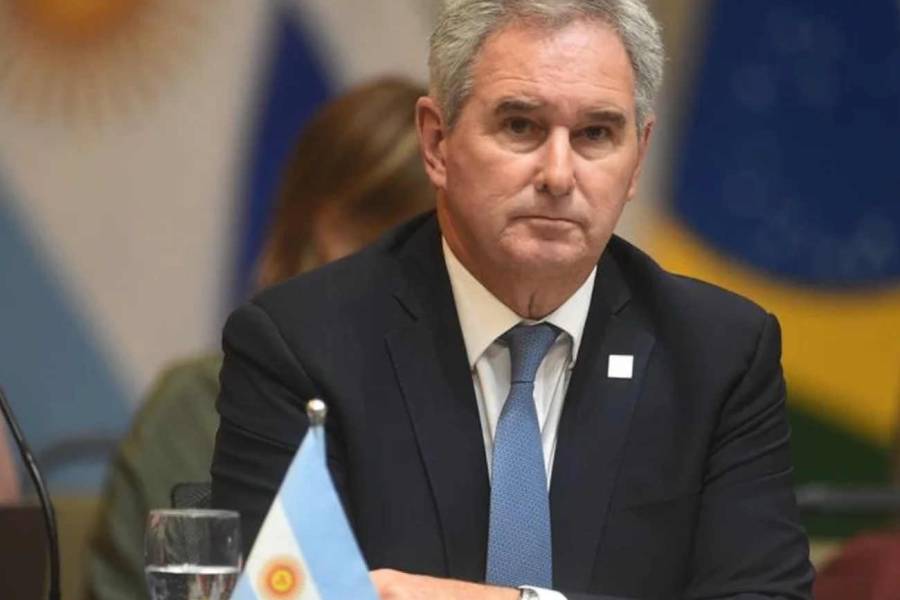 Piden interpelar a Quirno en Diputados por el paso de Flávio Bolsonaro por la Argentina