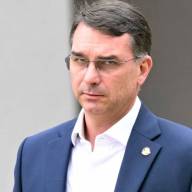 Ahora Flávio Bolsonaro se presenta como 