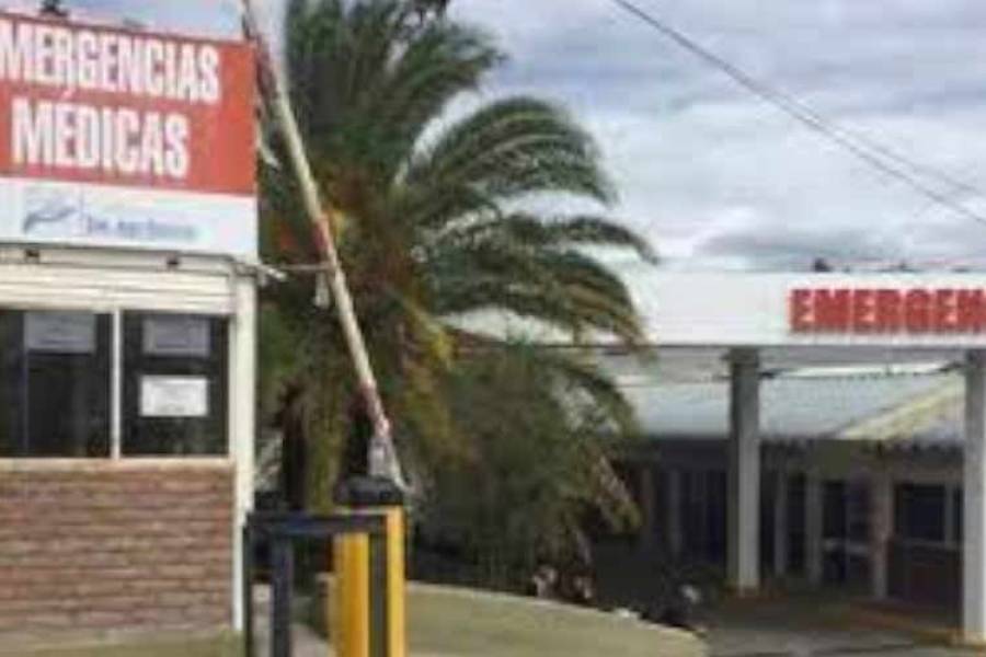 Remisero se encuentra grave al prenderse fuego su automóvil
